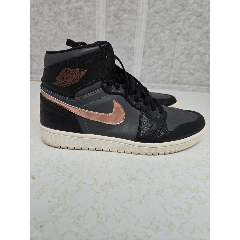 Nike Air Jordan 1 Retro High Mid Black/Metallic Gold Sneakers Sze 11 Men 332550